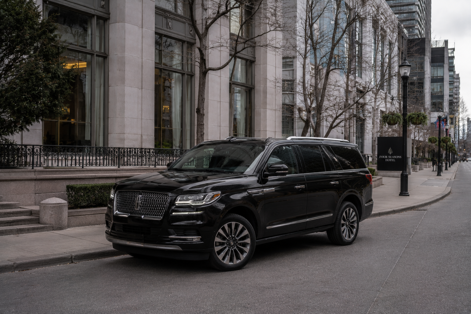 Lincoln Navigator · Mississauga corporate-corridor pickup